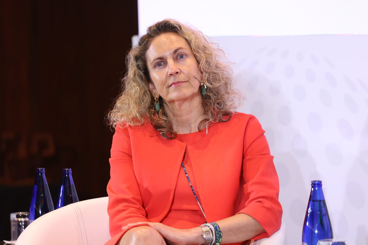 COFIDES's tweet photo. Mesa 4 - COFIDES Investors' Day | Carmen Sampol: "Nuestro futuro es la creación de centrales híbridas que nos permitan combinar energías renovables mientras reducimos las emisiones. Y esto está teniendo muy buenos resultados en países en los que aportamos tecnología desde España" https://t.co/kRtJc2DqIQ