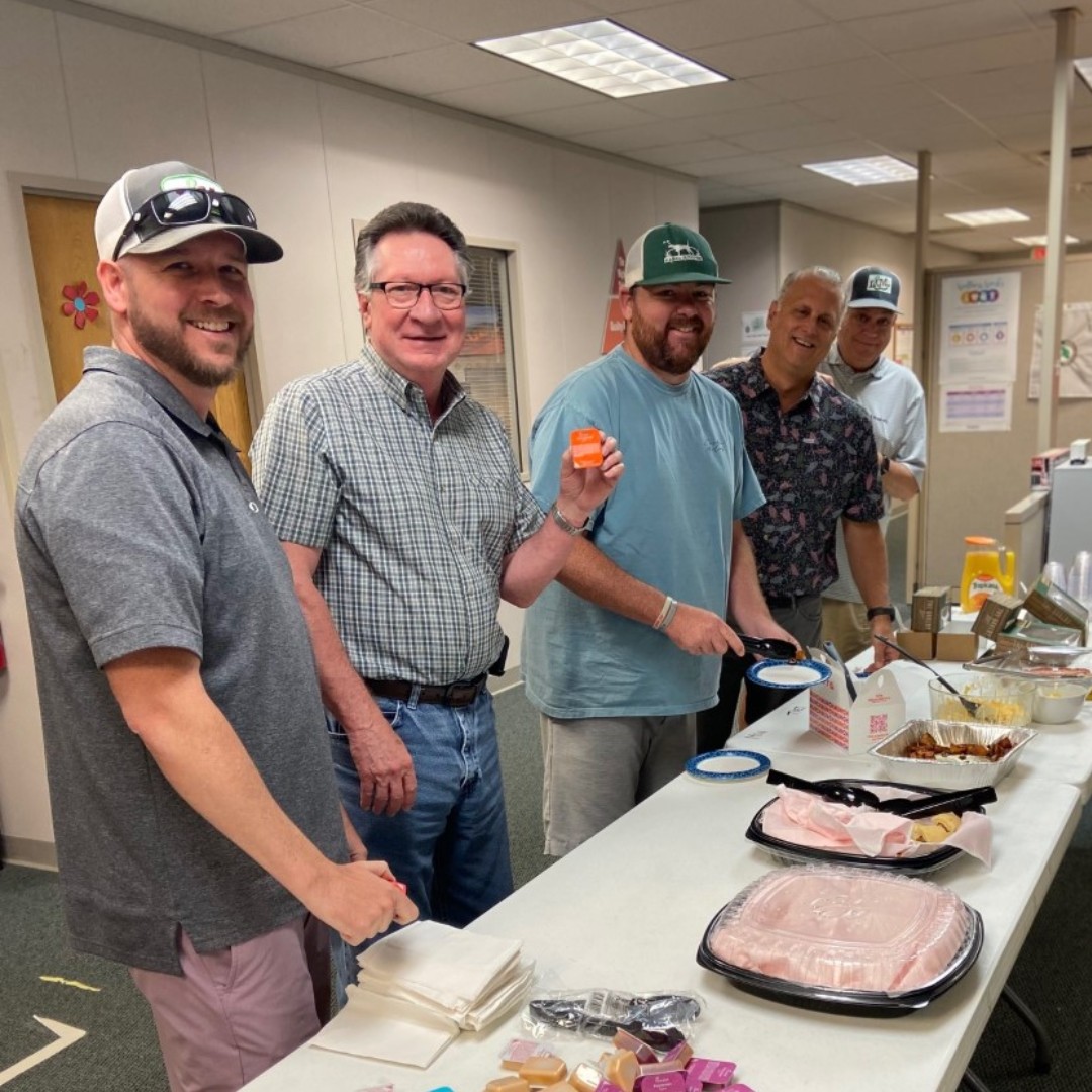 LMCompanies's tweet image. Breakfast in our Raleigh office to celebrate Charlie Gray (center, green hat) who will be moving from the Raleigh office to work in L&amp;amp;M's Moultrie, GA location on our Eastern Veg and Potato teams.  It's not goodbye, it's see you later!  #georgiagrown #lmfamilyfarms