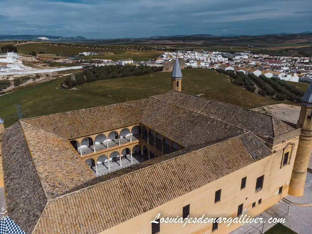 [Nuevo #Post] ¿Quieres conocer uno de los pueblos más bonitos de #Sevilla ? no te pierdas nuestra guía sobre los rincones más emblemáticos de #Osuna

➡️ bit.ly/QueVerEnOsuna ⬅️

#viveandalucia 
<a href="/OsunaTurismo/">Oficina de Turismo de Osuna</a> <a href="/AytodeOsuna/">AYUNTAMIENTO OSUNA</a>
