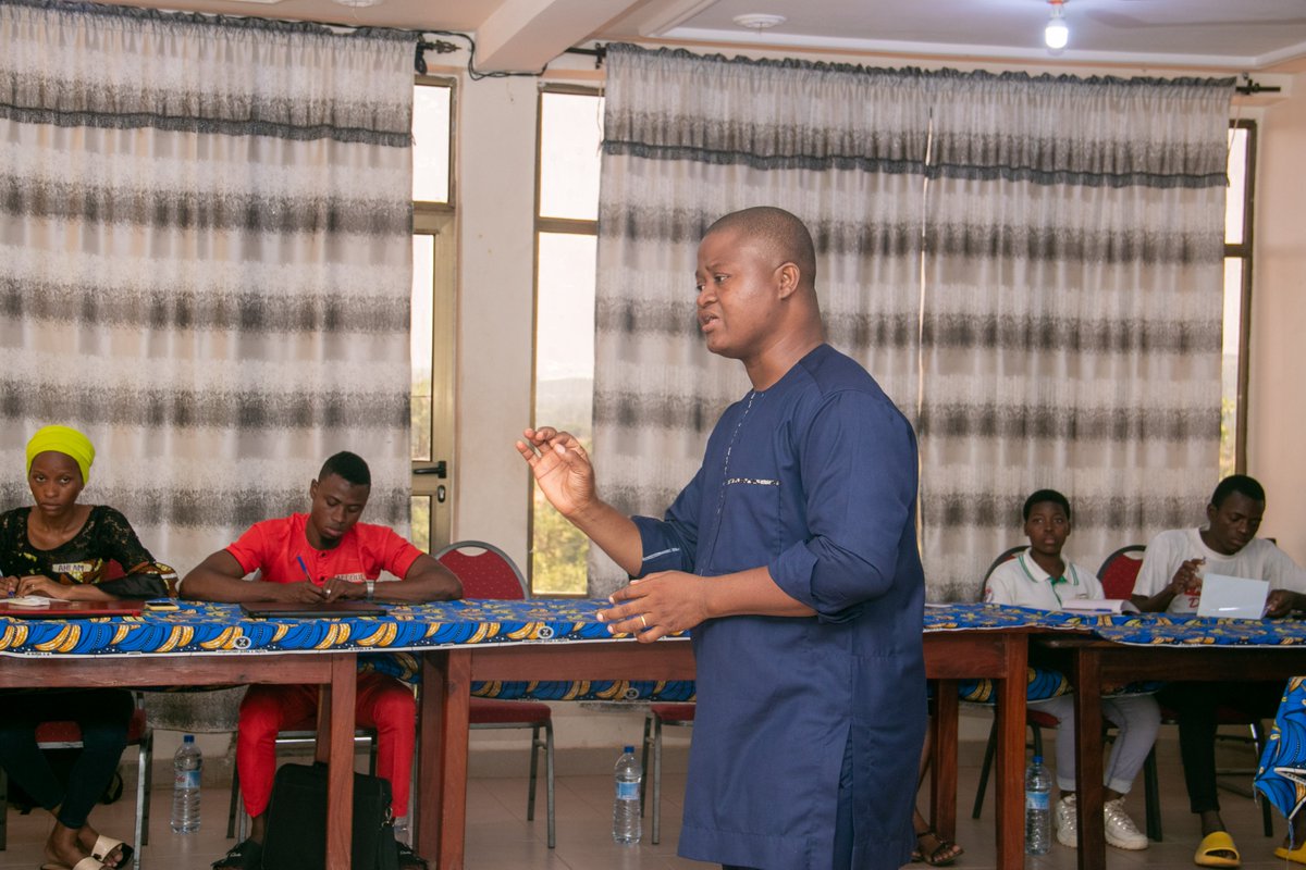 VBGPasMonGenre's tweet photo. Ça se passe à #Natitingou 💻
les #OSC de jeunes sont en formation sur la présence digitale, avec l'appui technique de @ab_benin. Durant 2 jours, les https://t.co/zjMZYXPWXE seront https://t.co/IIS3JgtHAT pour mieux gérer leur communication digitale &amp; construire leur E-reputation. https://t.co/2R7XqZerBg