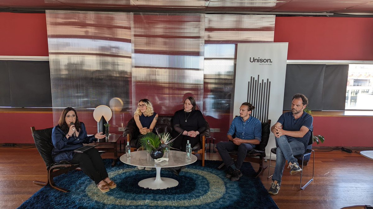 The great <a href="/IreneBMusic/">IreneB</a> is driving and amazing chat about metadata and online monetization for songwriters with Olivia Moreno, <a href="/JoanSorde/">Joan Sordé</a>, Chloe Johnson, Thibault Roucou at #PrimaveraPro