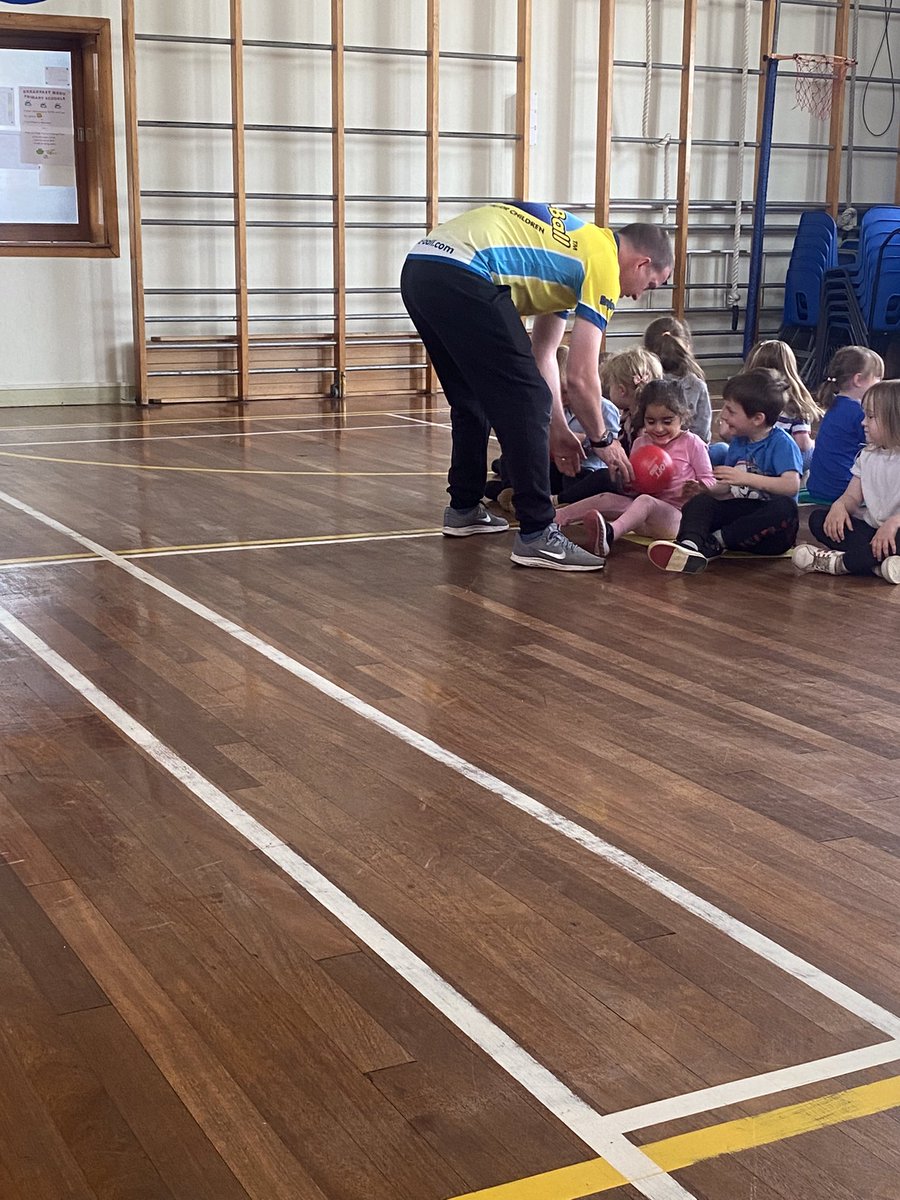 Avonbridgenurse's tweet photo. Another fab session of #EnjoyABall today. Our wee people always have a blast but at the same time are developing their listening skills, turn taking, co-ordination and so much more ๐ช ๐๐ผ #LearningThroughPlay #ExploreMoreAtADLC https://t.co/SzQ7BsR6xC