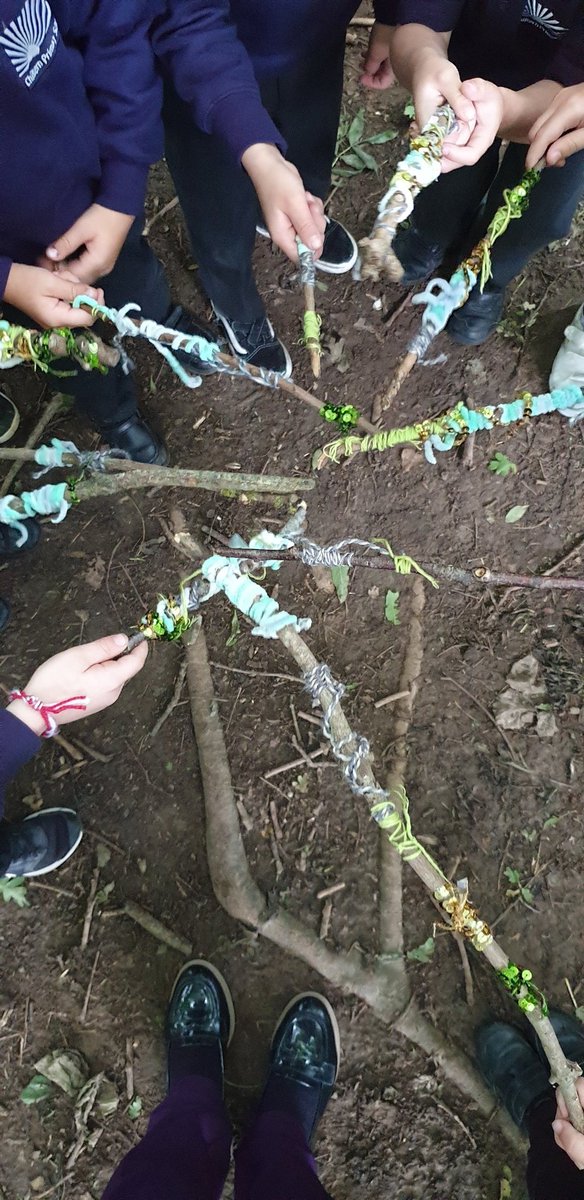 Making wands in outdoor adventure club and practising our knot tieing skills. #outdoors #outdoorlearning #forestschool <a href="/CLOtC/">Clot Charles</a> @PagesAwards @YPTE