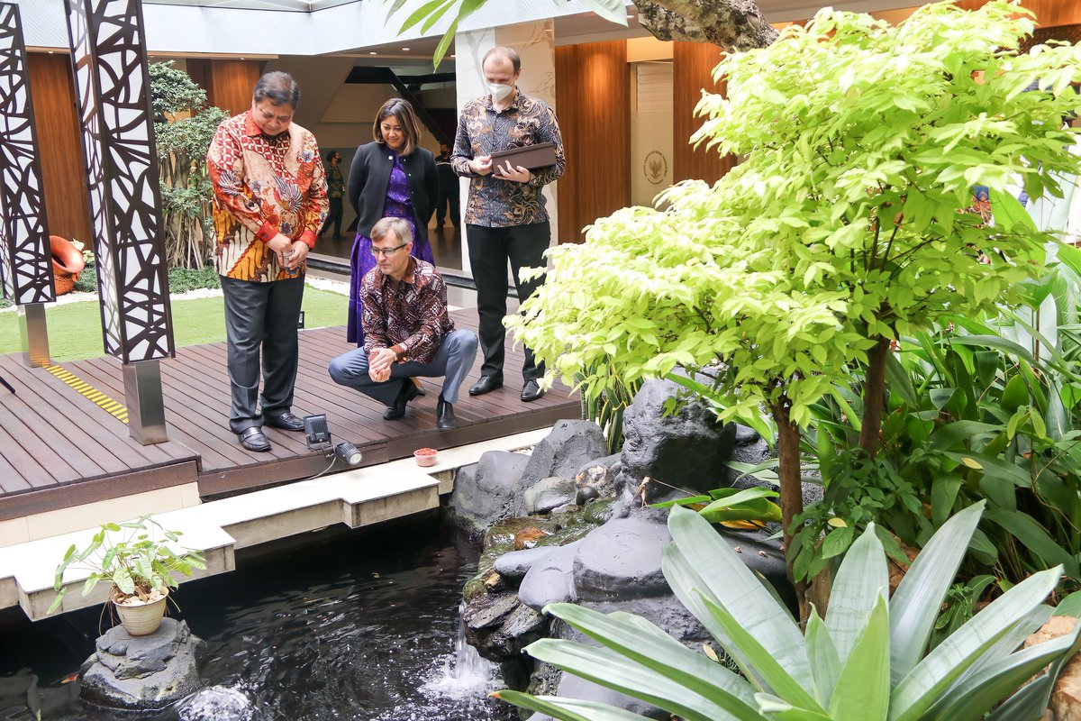 Siang tadi menerima kunjungan Duta Besar Ukraina untuk Indonesia Bapak Vasyl Hamianin di Kantor Kemenko Perekonomian RI (Selasa, 7/6). Kami membahas beberapa hal utamanya mengenai kondisi politik global, terkait dampak perang Ukraina dan Rusia, yang mempengaruhi situasi ekonomi.