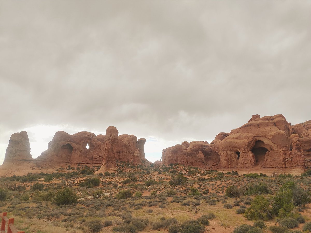 seismic_al's tweet photo. Day 6 of the #BookCliffs trip. Amazing large-scale aeolian cross bedding in the Navajo and Wingate Cretaceous sandstones and astonishing views in the Canyonlands and the Arches National Parks. Utah has it all! https://t.co/OgxMDIngox