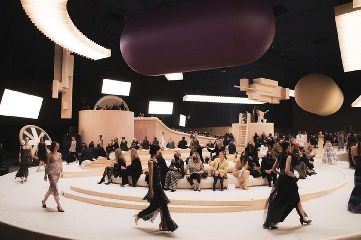 wwd_jp's tweet photo. 【ニュース】「メゾン マルジェラ」もリアル発表再開　22-23年秋冬オートクチュールは全ブランドが現地披露へ
https://t.co/ft3wRR1UqS https://t.co/zshw5N3GoI