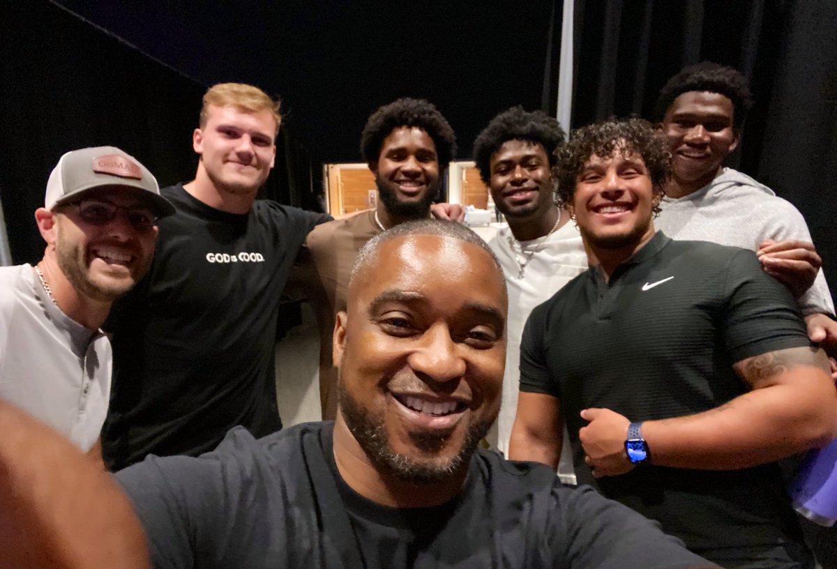 tarheelchaplain's tweet image. It just means more! So grateful for all the encouragement the guys give me. @JohnCopenhaver0 @JalenBBrooks @elijahgreen2121 @_kruck75_ @Holliday_05 Thank you for the opportunity @JM_Hamilton Love you bro!