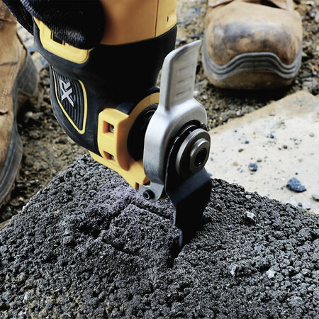 SMARTmultitool's tweet image. Plunge cuts into concrete made easy with the SMART Mortar Buster blade 💪

Also suitable for brick, mortar, plaster and more!

#ThatsSMART