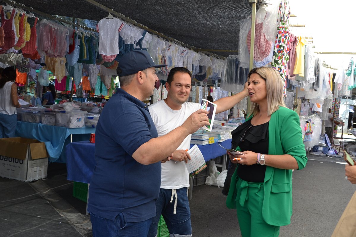 Mañana muy productiva en #PalmaDelRío junto a la compañera <a href="/silvia_raso/">silviaraso</a> . Hemos visitado a hosteleros y comerciantes.
·
Como bien @JuanMarin_Cs, "No pares lo que funciona. Lo que funciona es un gobierno con Cs en Andalucía". #PolíticaÚtilCs #PalmadelRío #ElCambioQueFunciona