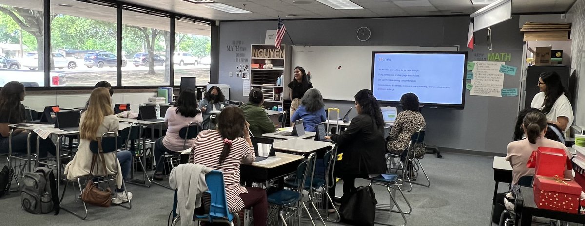 EarlyLearningM1's tweet image. Teachers are taking advantage of our summer digital learning professional development.  Thanks to our wonderful Apple Specialist and Digital Learning Coordinator. @PDL_DallasISD @DigitalDISD @MurilloDebbie1