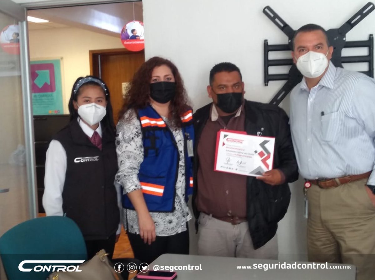 segcontrol's tweet image. Nuestros guardias ejemplares generan cambios significativos, convirtiéndose en héroes sin capa. Como nuestros compañeros de Mission Hills en San José Iturbide, Gto, quienes son los reconocimos como Héroes Control del mes de junio. #HéroesControl #YoSoyControl #SeguridadControl