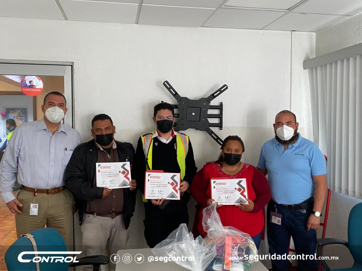 segcontrol's tweet image. Nuestros guardias ejemplares generan cambios significativos, convirtiéndose en héroes sin capa. Como nuestros compañeros de Mission Hills en San José Iturbide, Gto, quienes son los reconocimos como Héroes Control del mes de junio. #HéroesControl #YoSoyControl #SeguridadControl