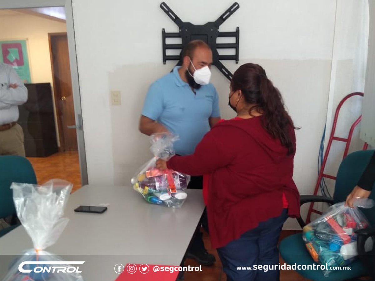 segcontrol's tweet image. Nuestros guardias ejemplares generan cambios significativos, convirtiéndose en héroes sin capa. Como nuestros compañeros de Mission Hills en San José Iturbide, Gto, quienes son los reconocimos como Héroes Control del mes de junio. #HéroesControl #YoSoyControl #SeguridadControl