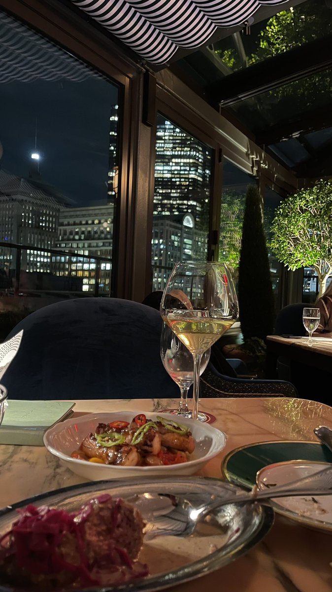 _DimiGod_'s tweet photo. Back in BOS for the night, doin’ it right 🕺🏻🍷 🍽 https://t.co/XqCLnE5lcq