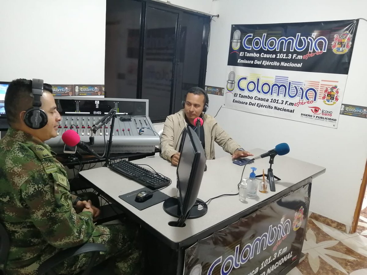 emisoraejercito's tweet photo. El sargento segundo Andrey Yara del #BADRA11, envió un mensaje a todos los oyentes para que denuncien a través de la LÍNEA 147 del @GaulaMilitares, línea telefónica del Batallón 3160647503. El cobro de extorsión, secuestros, reclutamiento ilegal de menores, absoluta reserva. https://t.co/r98CRFvH3M