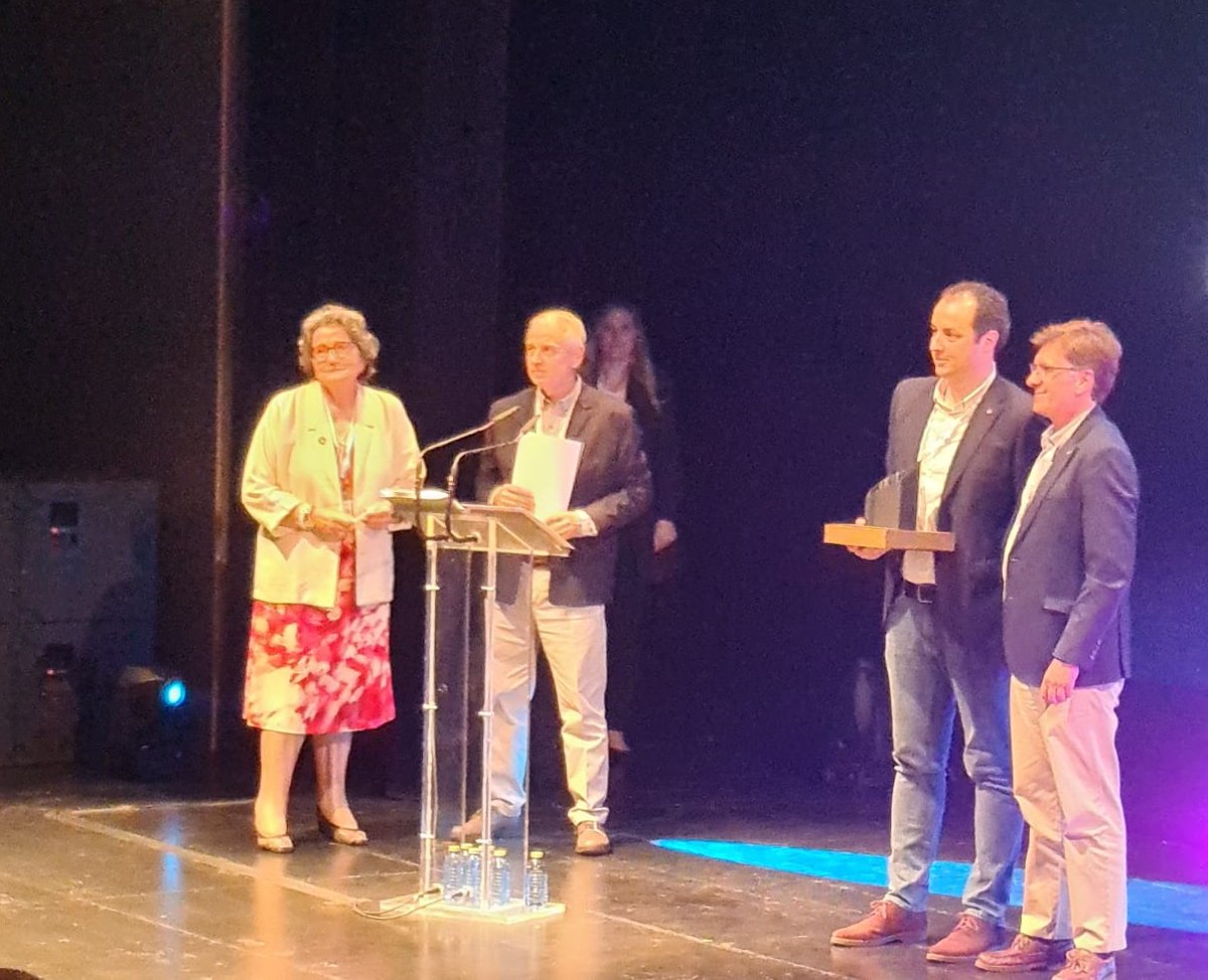Qué placer participar en el Congreso Internacional #LifeHábitat2022. Realizamos una ponencia y recibimos un premio en la categoría de Desarrollos Tecnológicos por "Optimización acústica con simulación compleja" 🎖🤩 Muchas gracias a <a href="/ClusterAeice/">AEICE Clúster de Hábitat Eficiente</a> por la excelente organización