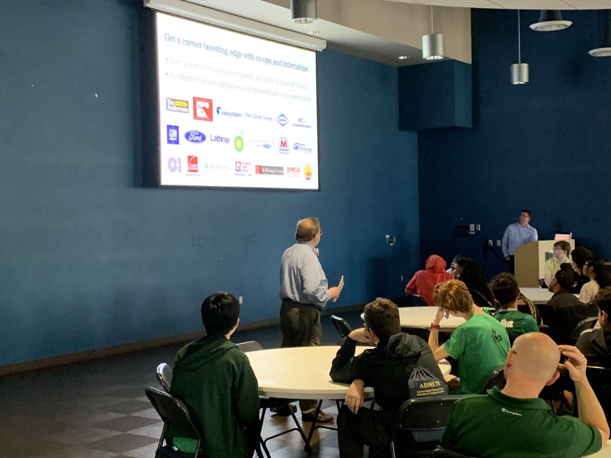 cjburnworth's tweet photo. 20 + @SylvaniaSchools students participating in @UToledoCoE microelectronics workshop #STEMeducation https://t.co/dDxiGs93yn