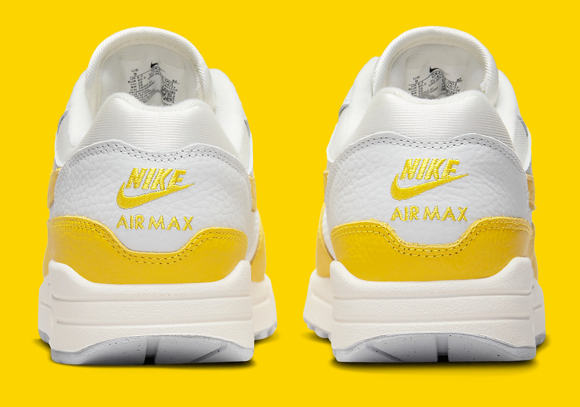 SneakerNews's tweet photo. First look: Nike Air Max 1 in tumbled leather https://t.co/OYaYB03EEf
