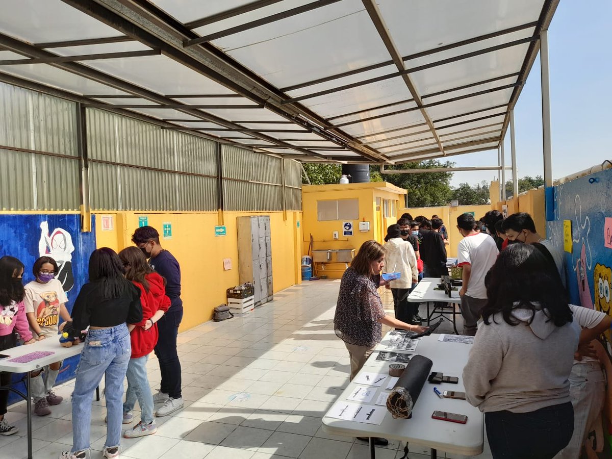 gpovasconcelos's tweet photo. Los alumnos de primer grado, realizaron la exhibición de su proyecto de historia "Grandes guerras". Exponiendo la artillería de la que se hizo uso durante la primera y segunda guerra mundial. Recibimos la visita de algunos padres de familia. Muchas gracias por su apoyo!!! https://t.co/JUuXloCEPp