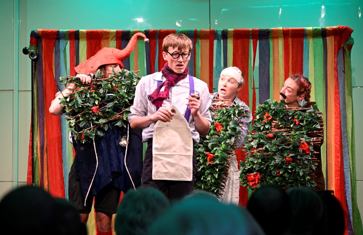 ROSLARTS's tweet photo. What an evening of entertainment! Last night Princess Alexandra Hall was taken over by @HandleBards' bicycle-powered, laugh-out-loud production of Shakespeare’s Twelfth Night 💐
#ROSLARTS #HandleBards #Shakespeare https://t.co/lvckIf9fzF