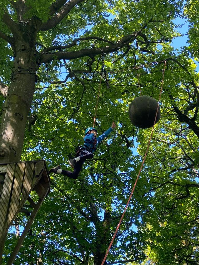 Group 2 have had a fabulous day: we have swung between the trees, climbed Jacob’s ladder and even did some crate stacking! Miss Walker was very impressed by the resilience shown 💪🏻