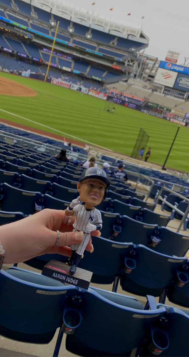🚨GIVEAWAY TIME🚨
I will be giving away an Aaron Judge bobblehead to one lucky winner!

All you have to do is:
-Follow me
-Retweet
-Comment your favorite Yankee

Winner will be announced by Fri 6/10
Good luck!