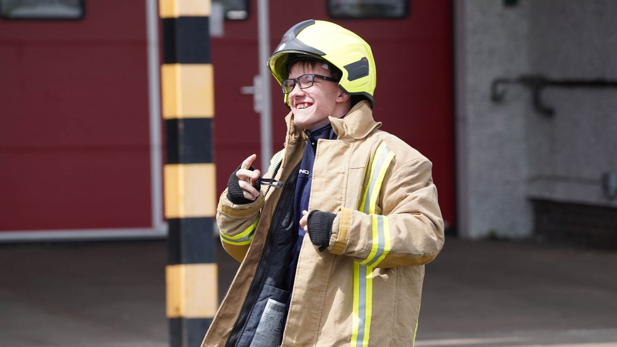MFCTrust's tweet photo. Learning outside the classroom 📚

Our Off the Bench group went to the local fire station to learn about teamwork and the employability skills needed for the emergency services. https://t.co/GZDoq33omg