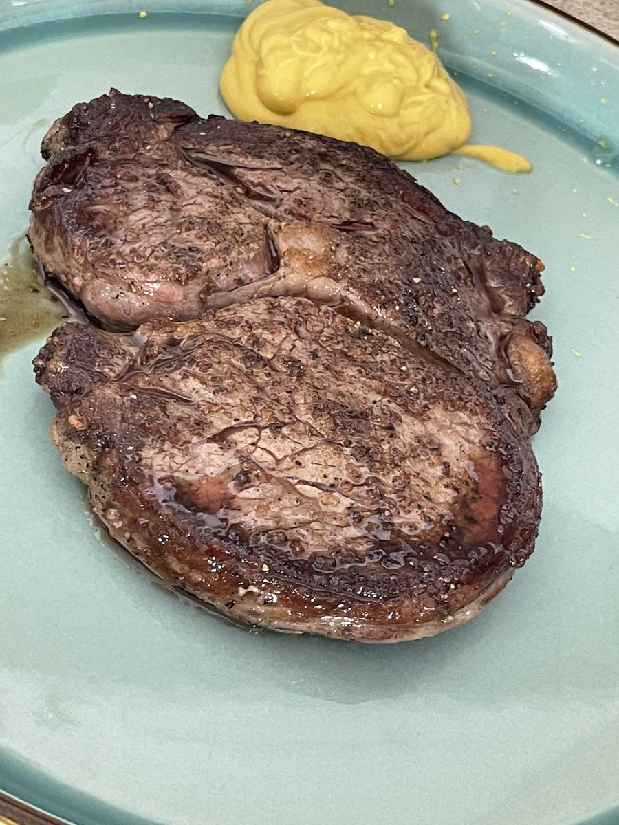 dansemperepico's tweet photo. Think I solved my bad steak cooking mystery. 

I just started using a cast iron pan and I wasn’t pre-heating it long enough. 

Pre-heated for 5 mins this time. Added butter after. 

Still more cooked on the inside then I’d like but outside was much better than b4 (1.5 mins/side) https://t.co/Ehnq1A58ib
