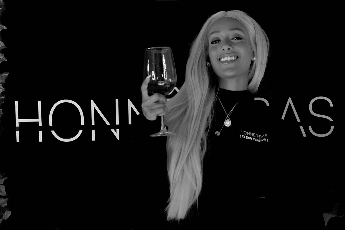 CleanVersion__'s tweet image. HAPPY ONE YEAR ANNIVERSARY TO #BLUEFACES +
JOYEUX ANNIVERSAIRE A TOI BAS

#CLEANVERSION
#HONNETEBAS