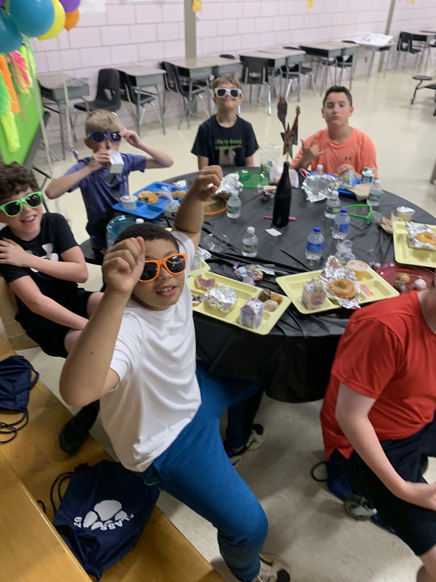 MissG5th's tweet photo. Successful 5th grade breakfast! https://t.co/KhJvVbrTy6