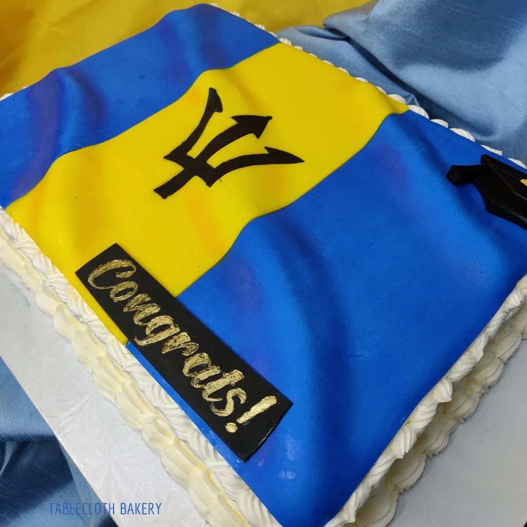tableclothbkry's tweet photo. It's grad season!! Celebrate your accomplishments and rep your country proud and out loud!!!! 🇧🇧🎓🎉
. 
Cake: Red velvet
Filling: Whipped cream cheese
Frosting: Cream cheese Swiss meringue buttercream

📸 https://t.co/H0apVVOdID via https://t.co/kLnAhN5FSC https://t.co/2tdWnJbe0v