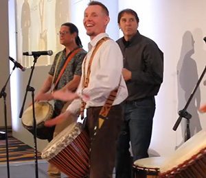 KidbillyMusic's tweet photo. Check out these 4 DIY Team Building Activities Using Music!
https://t.co/29EHEnQdZo #kidbillymusic #teambuilding #corporateevents #teambuildingwithmusic #musicalwork #music #songwriting #groupactivities #teambuildingideas #MusicalPeeps https://t.co/gfzECFG2no