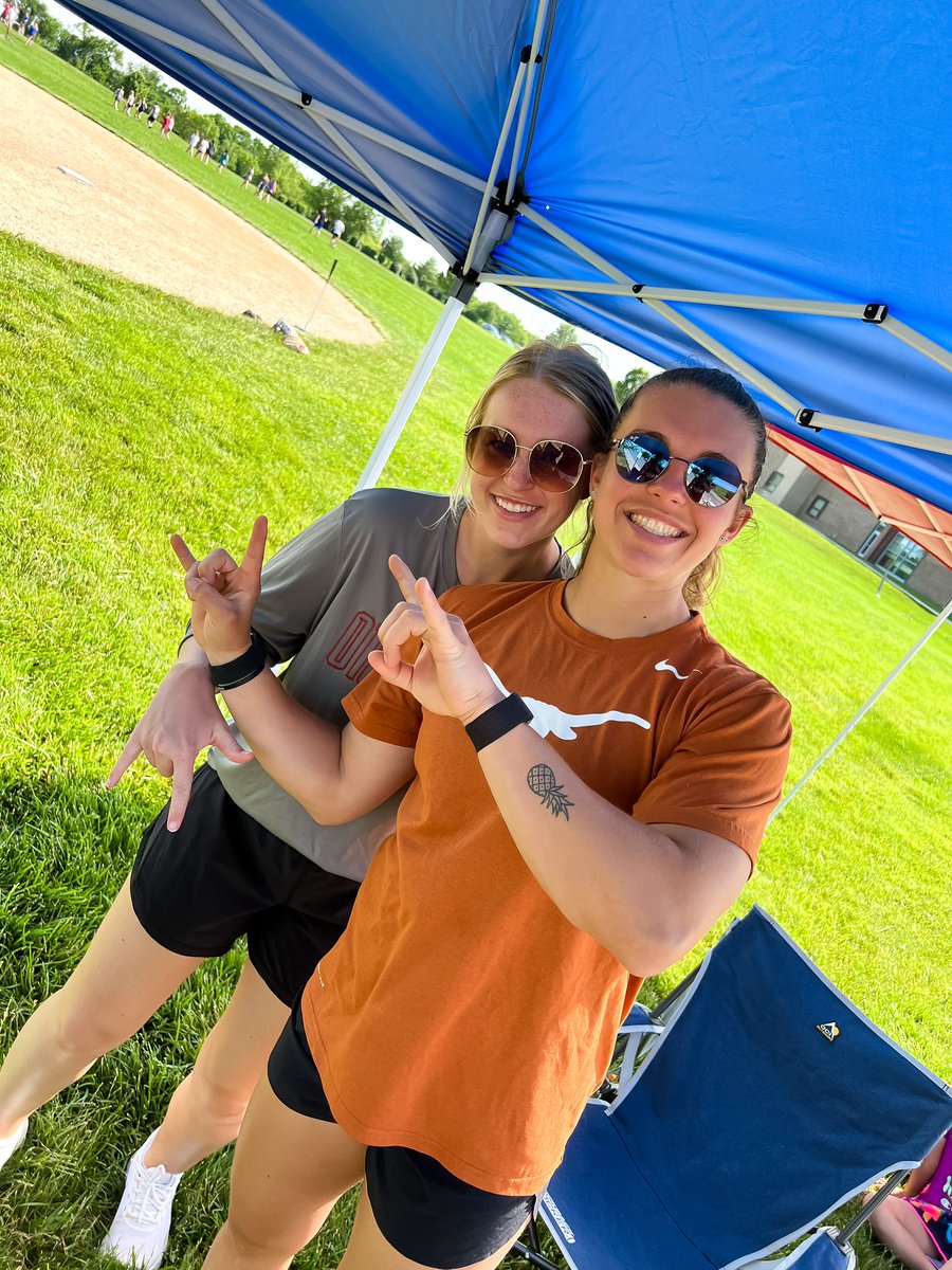 CoachHash_SJA's tweet photo. #WCWS showdown at camp today. @_reago vs. @Nataliehamm13. Boomer or Hook ‘Em? https://t.co/iOowDjsVx3