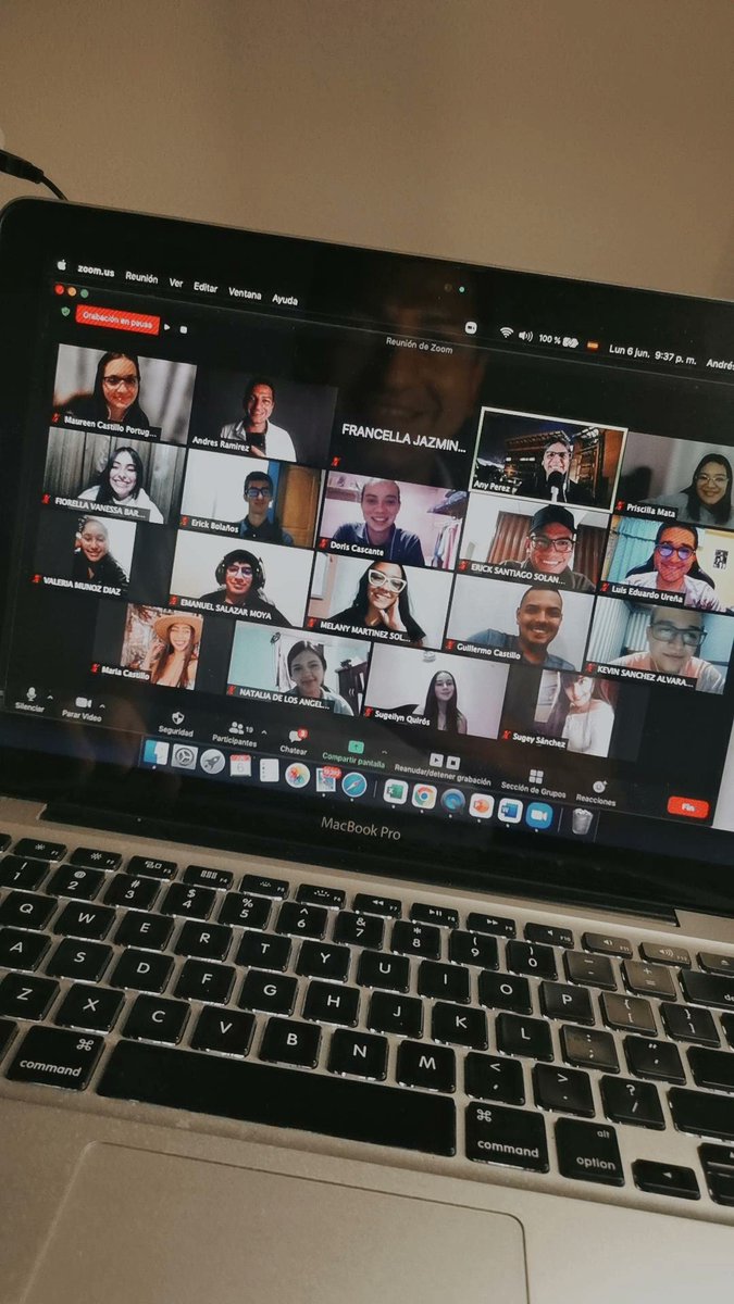 Aramirez_fdz's tweet photo. ¡Tremendo honor! Tener como invitada en uno de mis cursos de periodismo a @anyperezcr es un lujo 🙏🏻 https://t.co/Qe7kEtq1qI