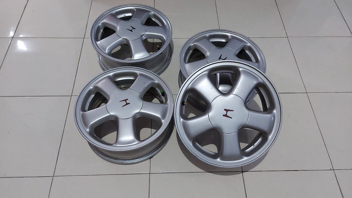 Forsale eg6 wheels, 15' five spoke
Good condition
IG : dipta_themechanicautoparts
#eg6 #hondaeg6 #oemwheels #hondacivicestilo #sr3 #ForSale #oemwheelsforsale #themechanicautoparts