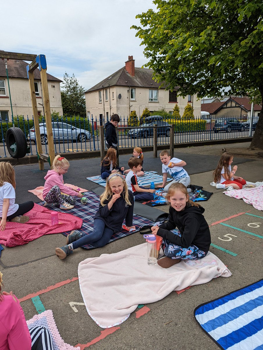 Miss Mitchell tweet media