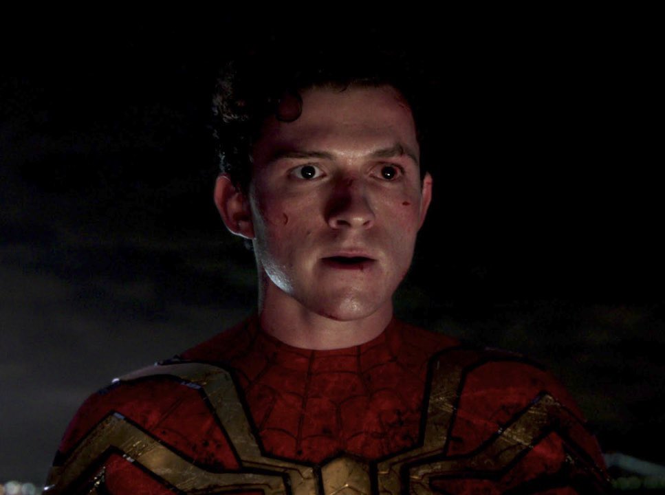 DiscussingFilm's tweet photo. Iman Vellani reveals that Tom Holland spoiled ‘SPIDER-MAN: NO WAY HOME’ to her.

“I was like, ‘What's Spider-Man about?’ He fully shows me a photo of him with Tobey Maguire!”

(Source: https://t.co/gTMrYcXwY7) https://t.co/5Vtc4UX7Xn