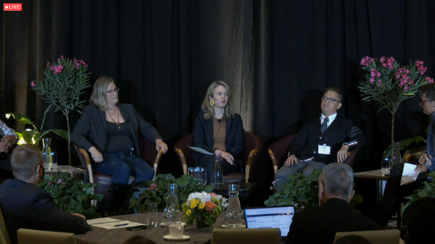 Live from the #AFoodSummit: 

A diverse panel of chefs, entrepreneurs, food processors and environmentalists engage in a holistic dialogue and sharing their perspectives about the Future of Protein. 
 
<a href="/ArrellFoodInst/">Arrell Food Institute</a> <a href="/FawnJackson1/">Fawn Jackson</a> @DrLenoreNewman 
<a href="/FoodProfessor/">The Food Professor</a>