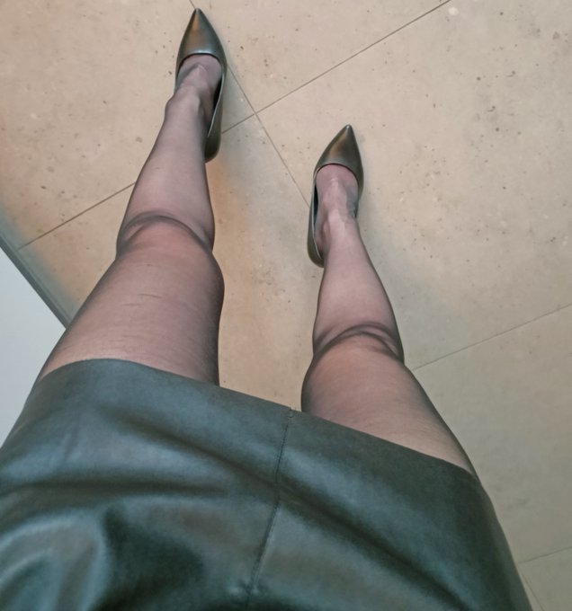 Leather and... the rest ;)  #legs #leathermini #heels #pantyhose #pantyhoselegs https://t.co/yvxReT4<a href="/tag/legs"class="tags">#legs</a><a href="/tag/leathermini"class="tags">#leathermini</a><a href="/tag/heels"class="tags"><span>#heels</span></a><a href="/tag/pantyhose"class="tags"><span>#pantyhose</span></a><a href="/tag/pantyhoselegs"class="tags"><span>#pantyhoselegs</span></a>