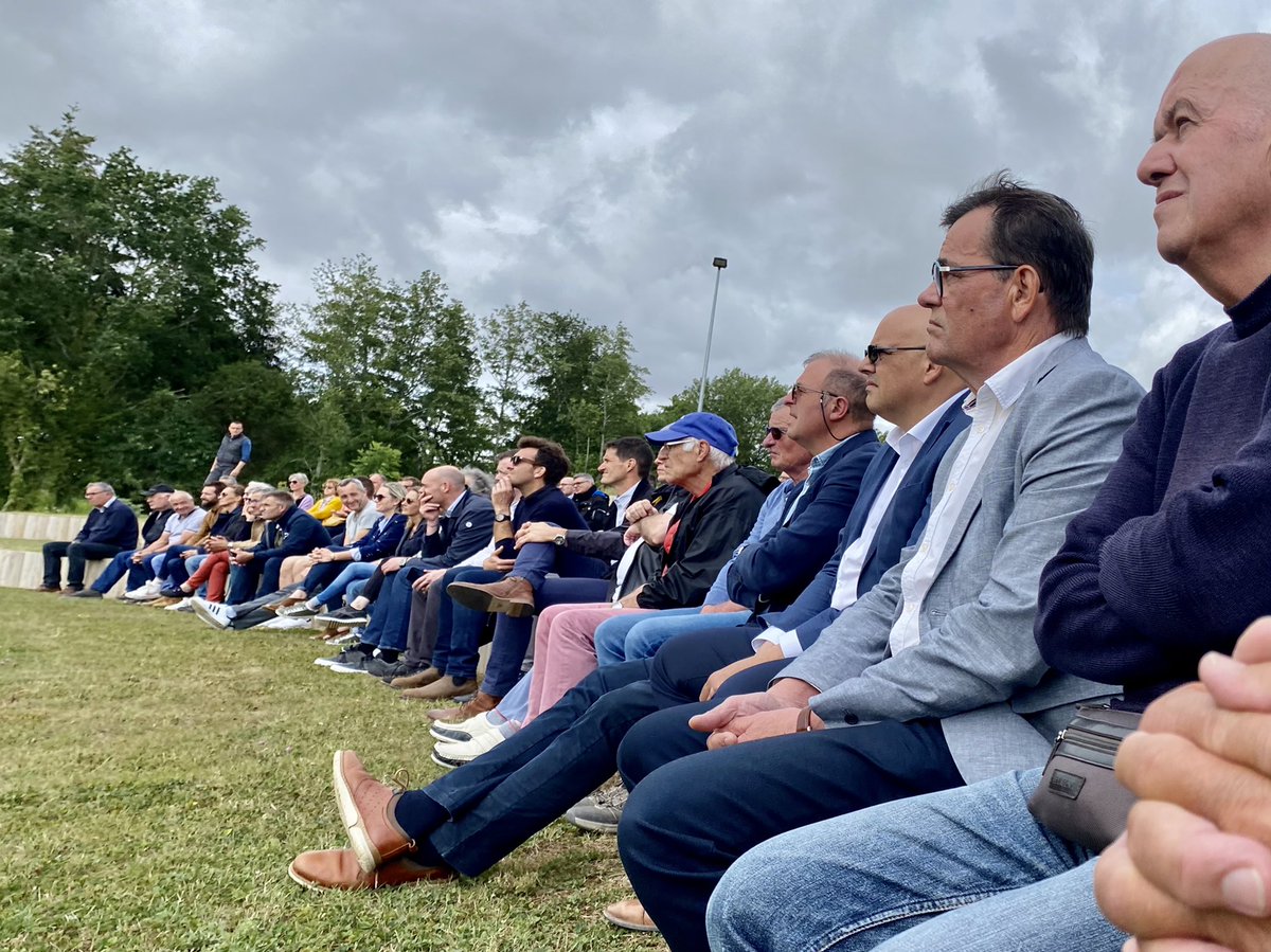 Lucbouard's tweet photo. Philippe Bouard maire d’Aubigny-Les Clouzeaux recevait aujourd’hui les clés des aménagements de la carrière des vignes.  Après des décennies d’exploitation, la carrière vit une seconde jeunesse en devenant réserve d’eau potable et zone de loisirs réalisée par VendéeEau. https://t.co/QD5yXk4iIT