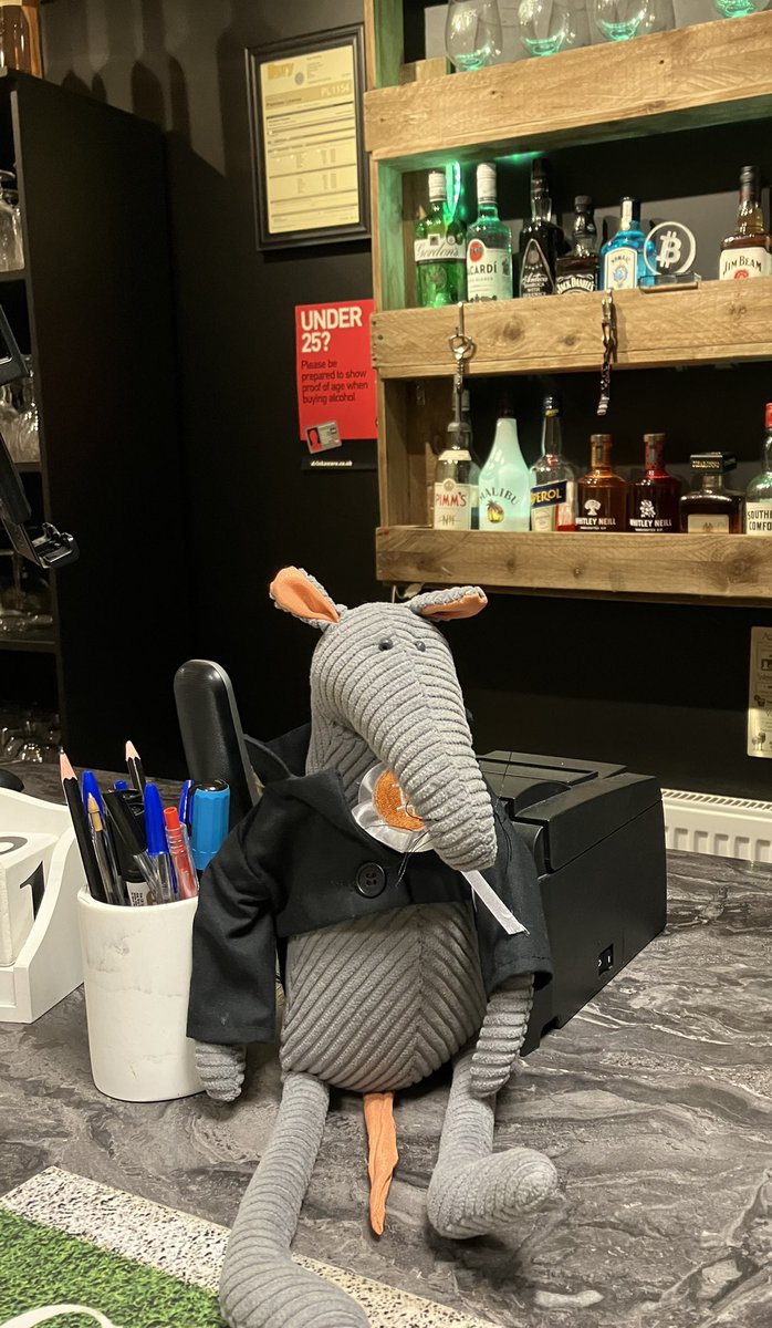 SatoshisPlaceUK's tweet photo. Setting up some merch at the hub #BTCMan @BitcoinRat @vladcostea @BTCTKVR @barryjohnmbe @chrisbx515 https://t.co/PIoDOsySt5