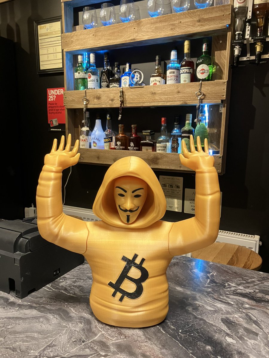 SatoshisPlaceUK's tweet photo. Setting up some merch at the hub #BTCMan @BitcoinRat @vladcostea @BTCTKVR @barryjohnmbe @chrisbx515 https://t.co/PIoDOsySt5