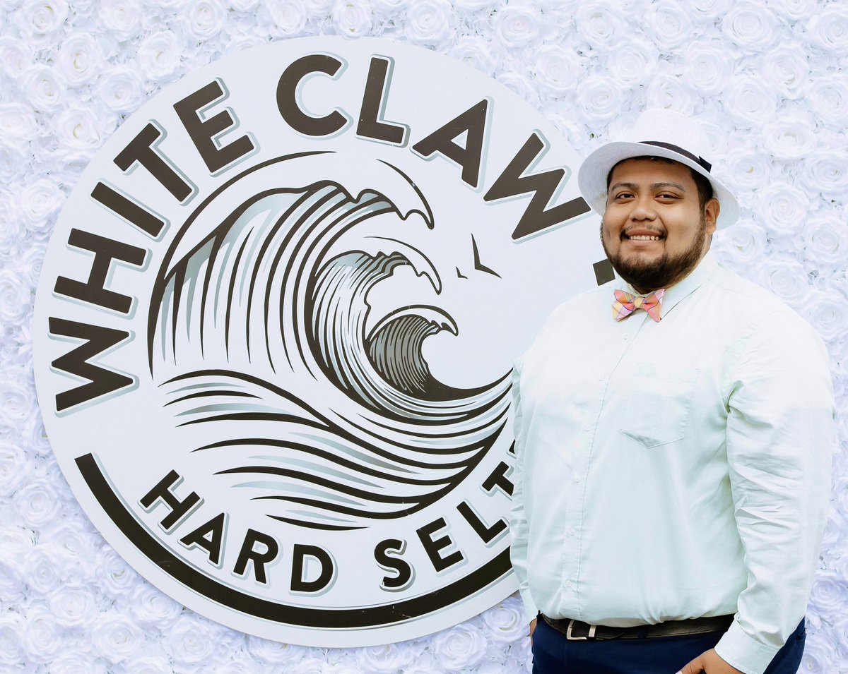 Gil_Vaquero's tweet photo. How has it already been 1 year of working for @WhiteClaw ! 😮 Time flies when you’re having fun! Here’s to the future, cheers! 🍻 https://t.co/gwjgOeOjoO