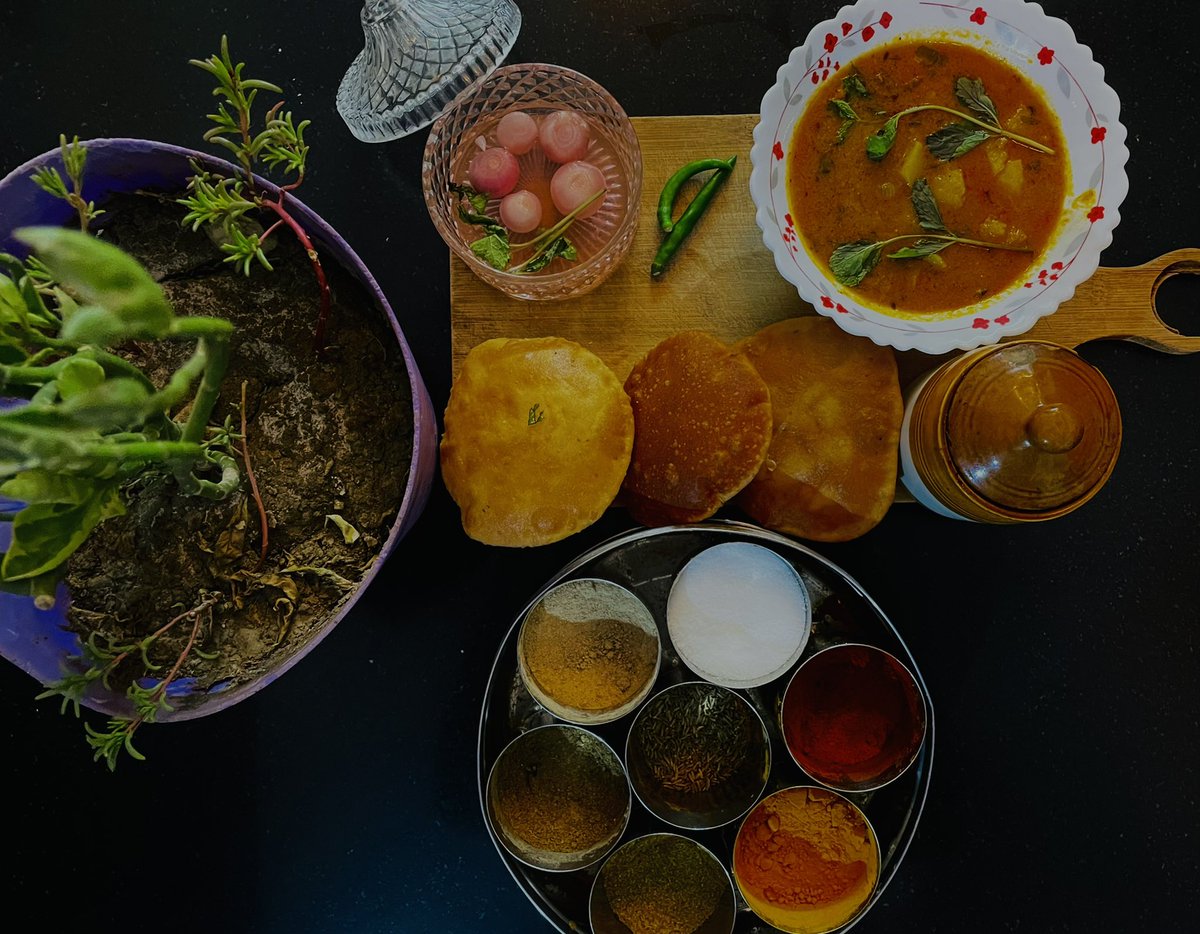 yadavyudhisther's tweet photo. When everything is on demand these days then why not the home cooked food! Wish of my son who is highly demanding during his #summer #holidays #AlooPuri #indianfood https://t.co/XTNsp0IZ67
