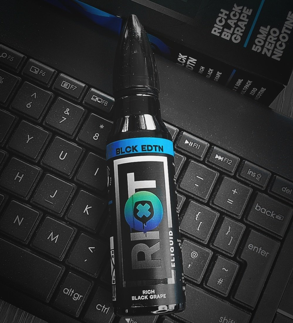 vapinganorak's tweet photo. Same great taste 😋
Whole new look 👌
Rich Black Grape from BLCK EDTN
Its just got better!
@Rioteliquid
#BLCKEDTN #ANewDawn #BeMoreRiot #quitwithriot #quitwithpurpose #iamriot #weareriot #vape #eliquid #vapelife #vapelyfe #rioteliquid #blackedition #redifine #vapinganorak https://t.co/eJdBPye834