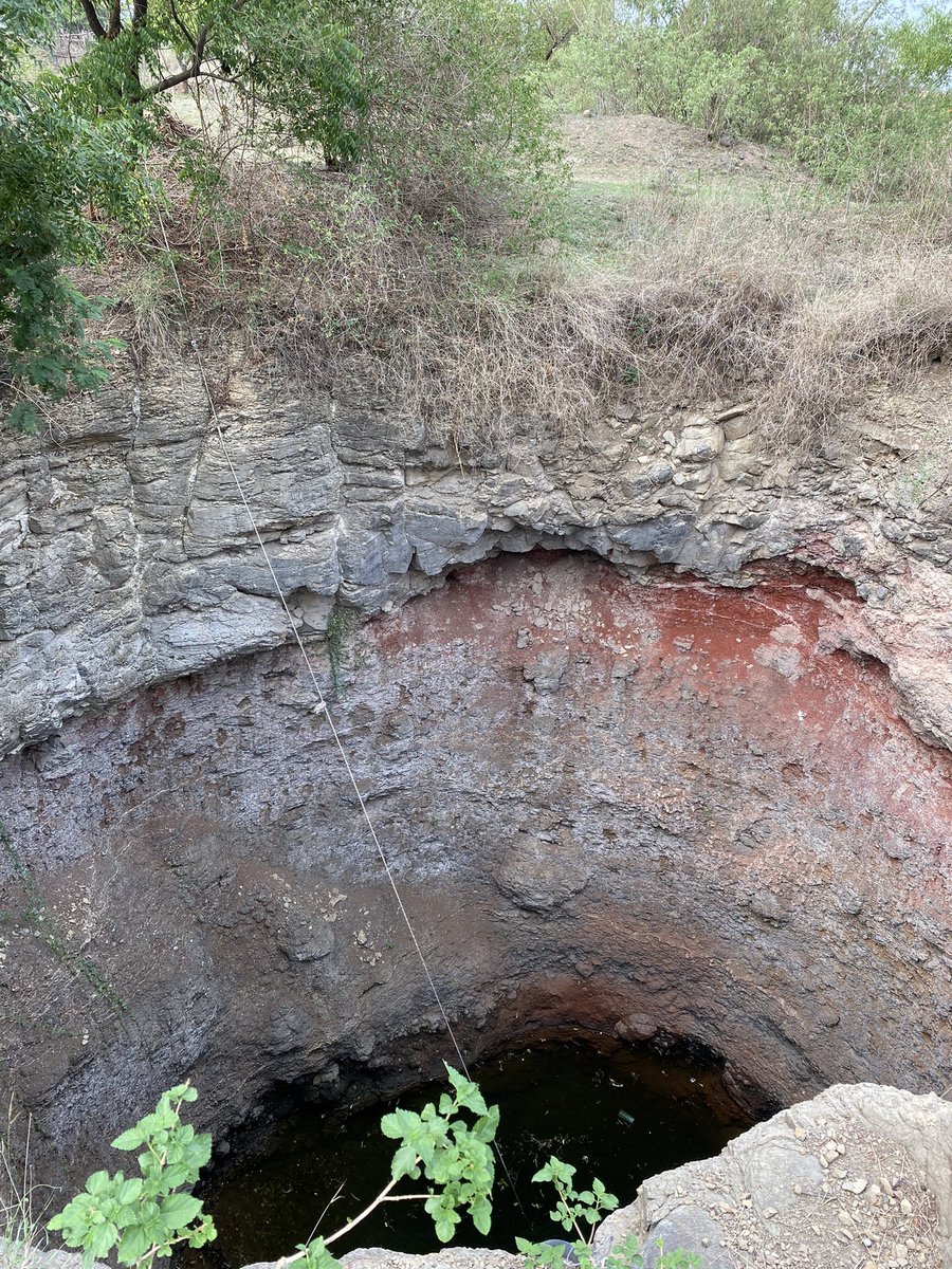 dhavalgy's tweet photo. When the #dugwell talks, जेव्हा विहीर बोलते: Many farmers told me that an occurence of लाल गेरू (red layer/bole) in a well is indicator of #groundwater availability/flows. What is this red layer? #CitizenScience #Hydrogeology https://t.co/vOcCtaQ1qC