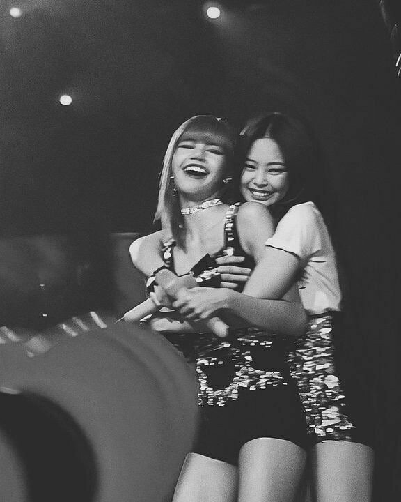 mntzkstella's tweet photo. happy 5th LP Fam. Love you guys so much!! 
@_pretty_pat @ellie__yoo @hiraiseah @kiara_parkkk @myouisam @primokim_ @Itz__riley @engrbae_ @cyrus_manoban @kim_jenniej @_baeirenee_ @dra_kangg @ethan_blakeeee https://t.co/a1vQ0GOBOg