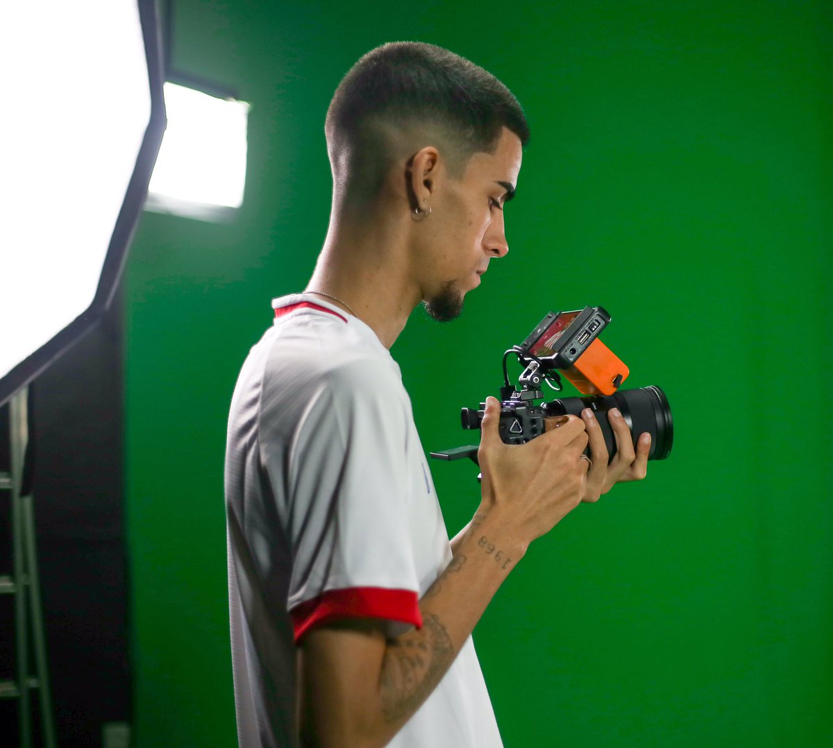 makerfilmes's tweet photo. // making of do fashion film que produzimos para o @nauticope lançamento da camisa 2022  ⚡️
pic @TiagoCaldas https://t.co/OMjNfT7ZFm