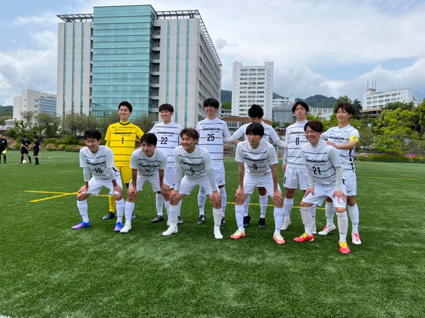 尾道市立大学サッカー部 中国大学サッカーリーグ2部 第1節 開幕戦 Vs 広島工業大学 1 6 1 2 0 4 負け 得点者 田中大輔 河田柊二 今の自分達の立ち位置を再確認できる試合となりました 過信することなく這い上がっていきたいと思います 良い環境で