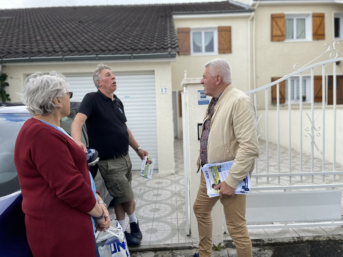 rezeg_hamida's tweet photo. Carnet de campagne 🇫🇷
On accélère avec mon suppléant Stéphane Devauchelle😉#Juilly #Rouvres
Boîtage et porte à porte 😀🚘
#legislatives2022 https://t.co/uC0iI5ko35